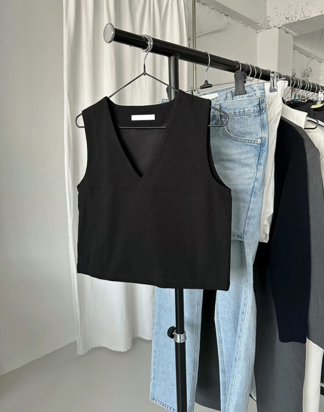 07123 V Amanda V Neck Top