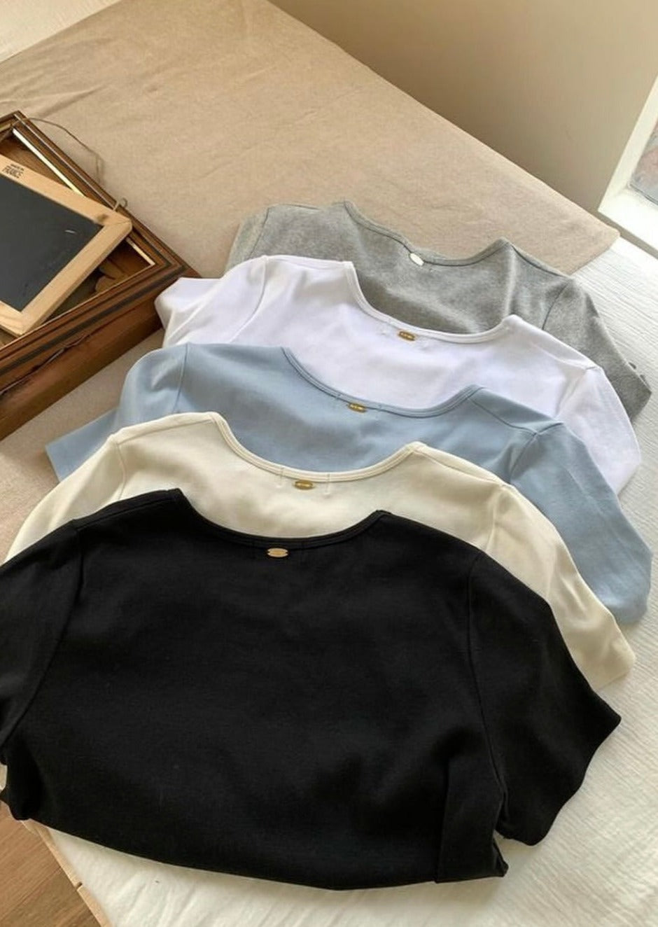 T03 - Back Pin Tee