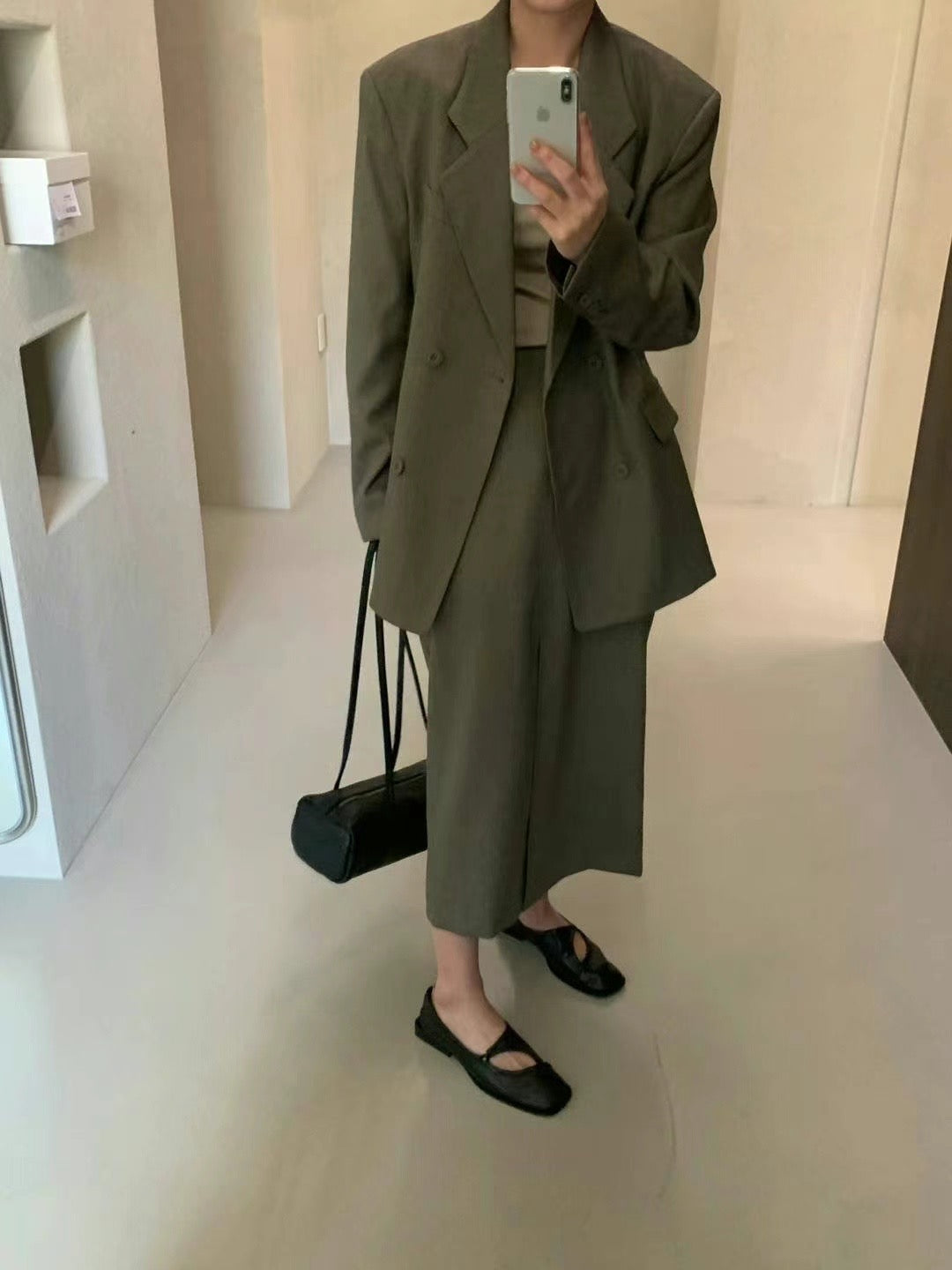 SK01 - Back Slit Skirt