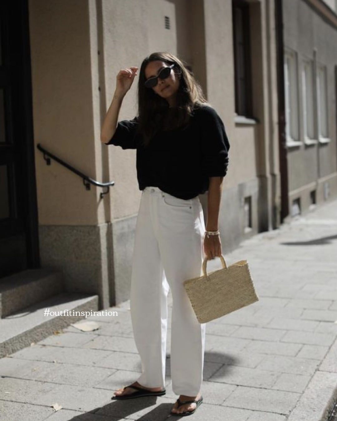 J02 - Melis Wide Leg Jeans with Strap