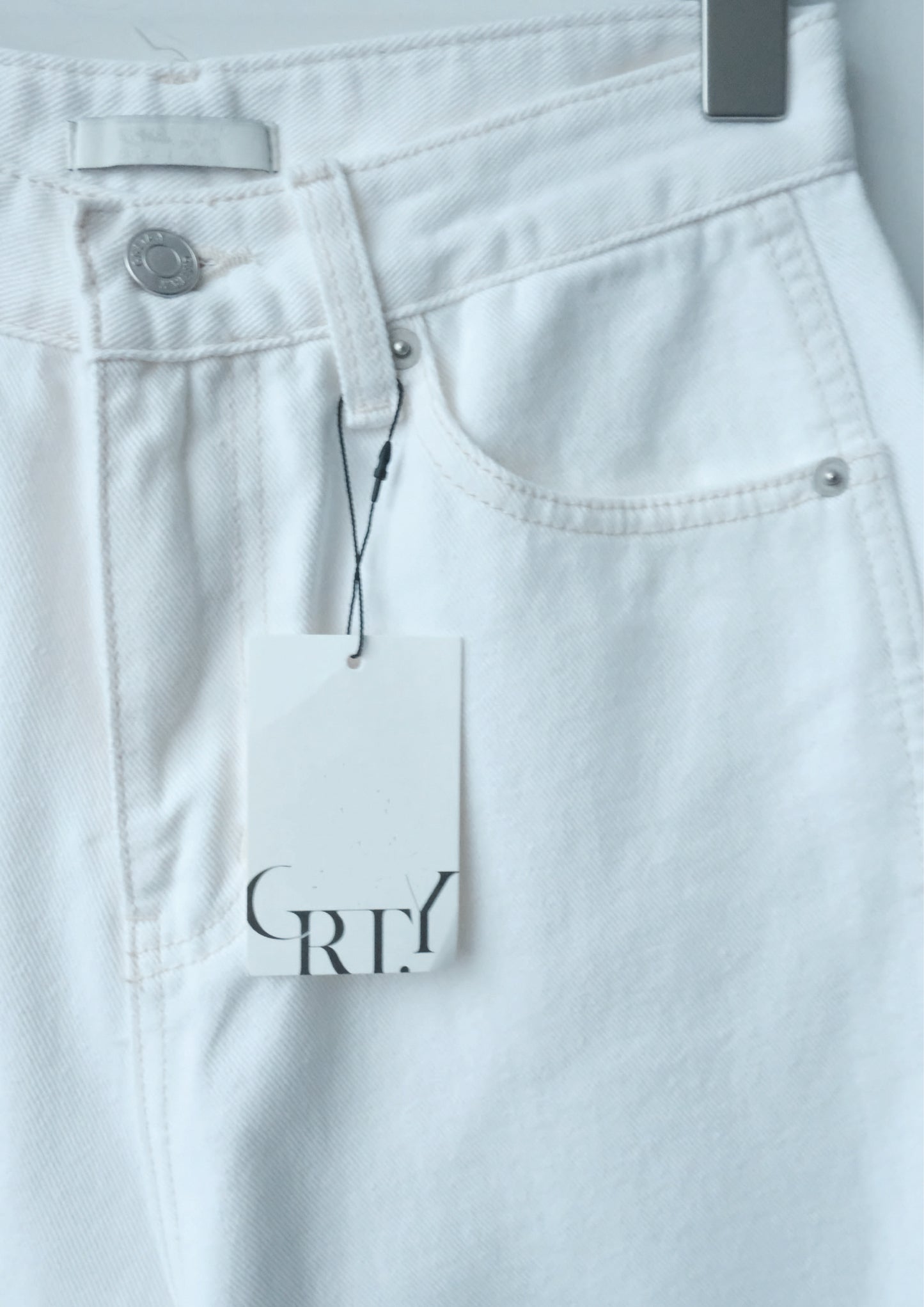 250221 Culve Cut Jeans