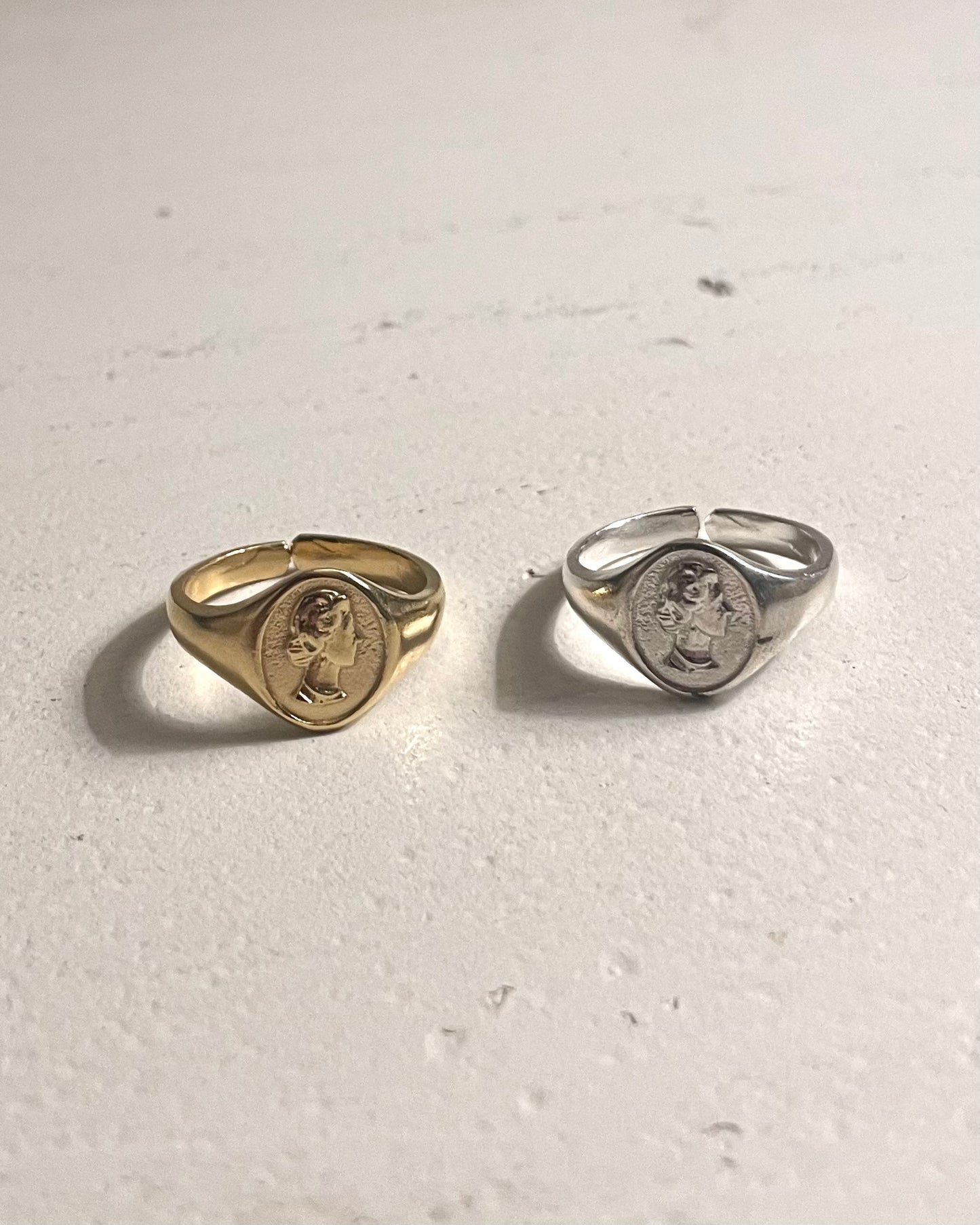 A38 - Queen Elizabeth Ring - 925 Silver