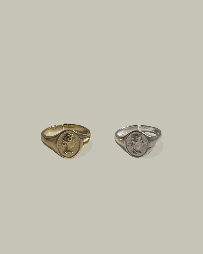A38 - Queen Elizabeth Ring - 925 Silver