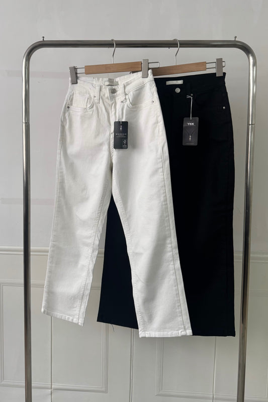 250940 Classic Crop Flare Jeans