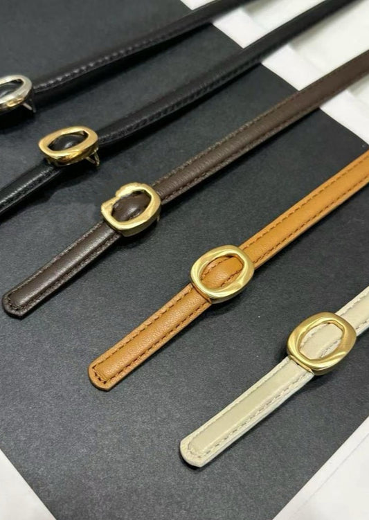 B09 - Petit Buckle Leather Belt