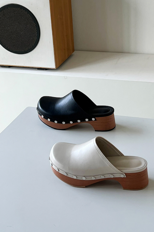 0948 Emma Clogs