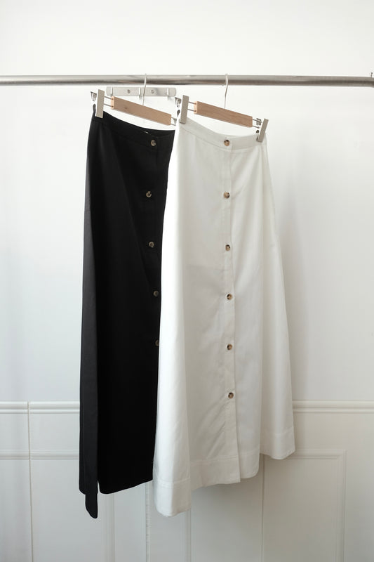 250409 Eleonora Button Slit Skirt
