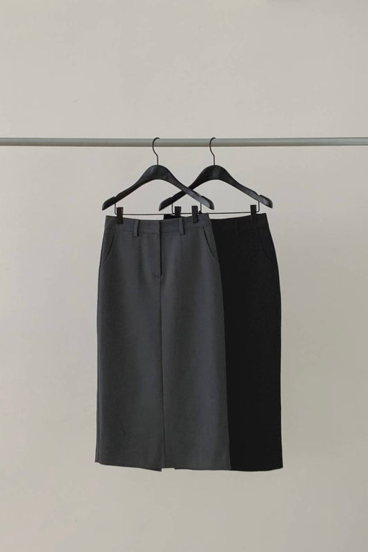 250941 Classic back slit straight skirt