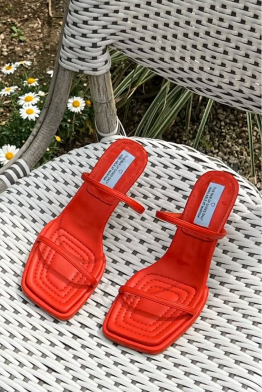 250439 Yvette Heels
