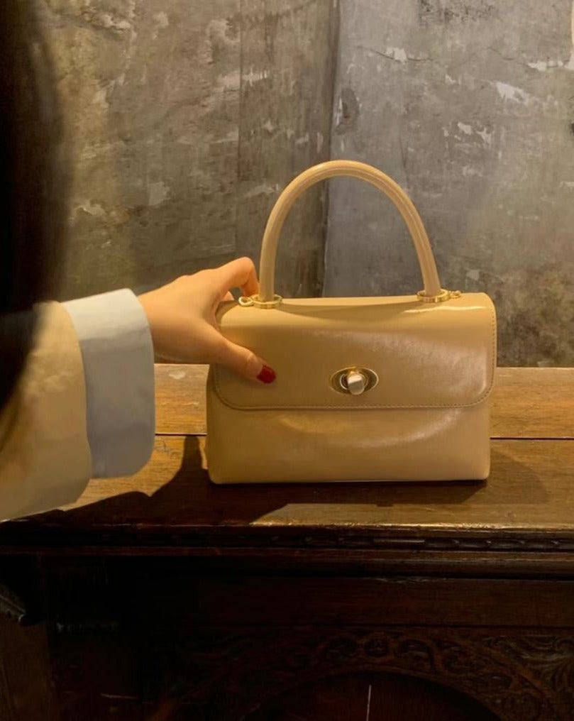 BG18 - Mini Coach Court Bag